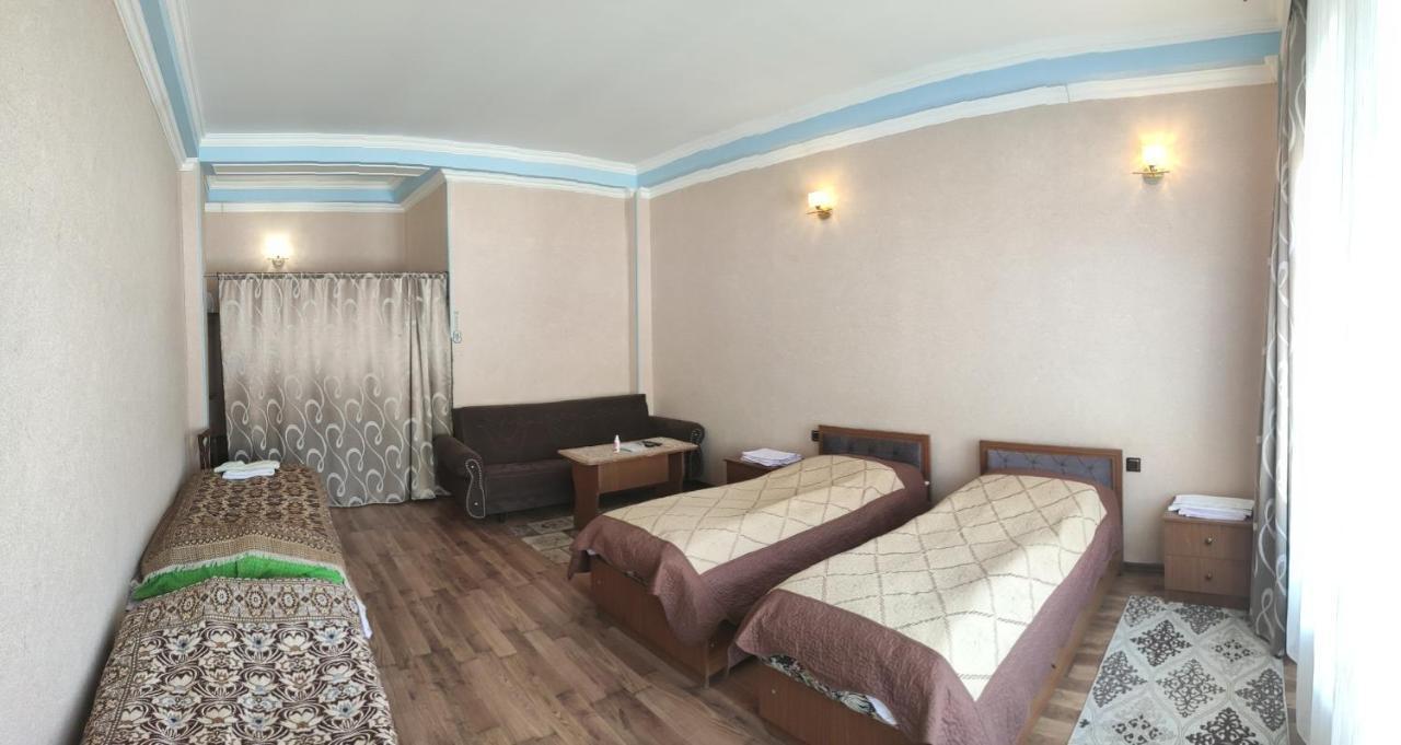 Dost Evi Motel Şǝki Exterior foto