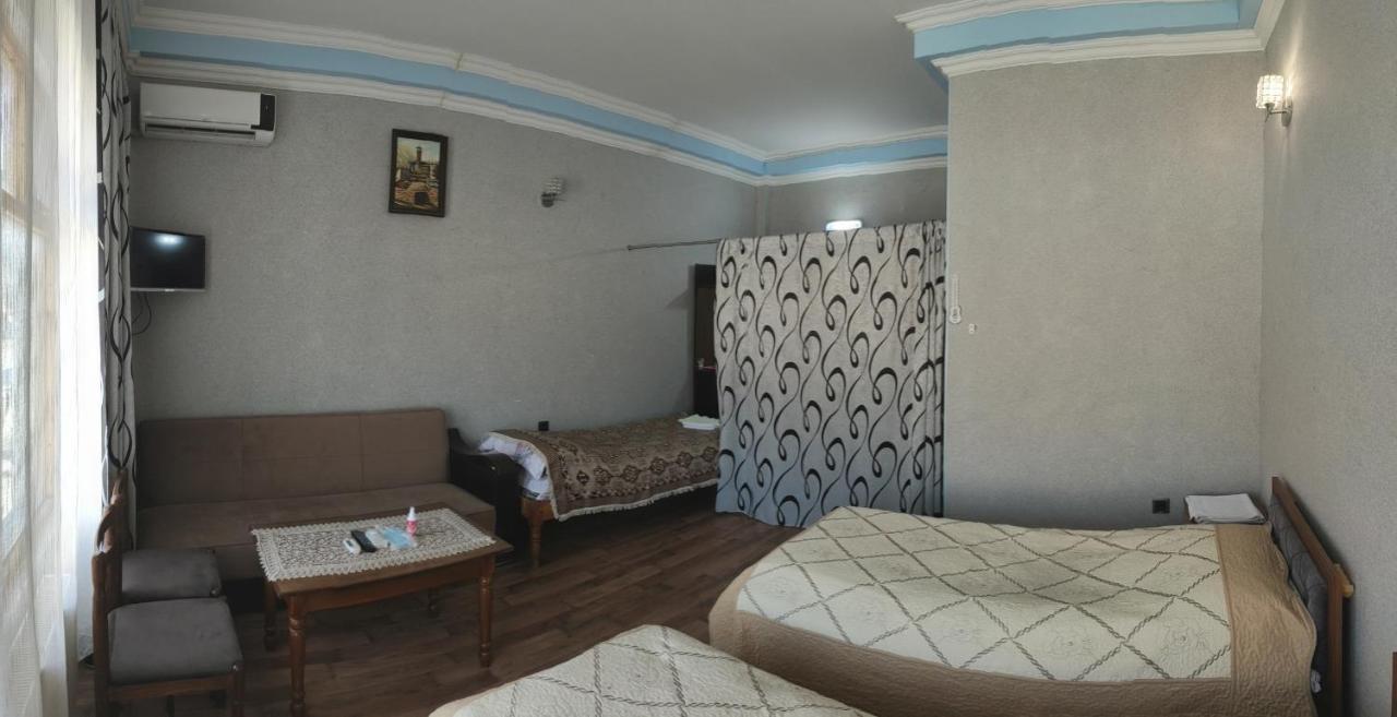 Dost Evi Motel Şǝki Exterior foto