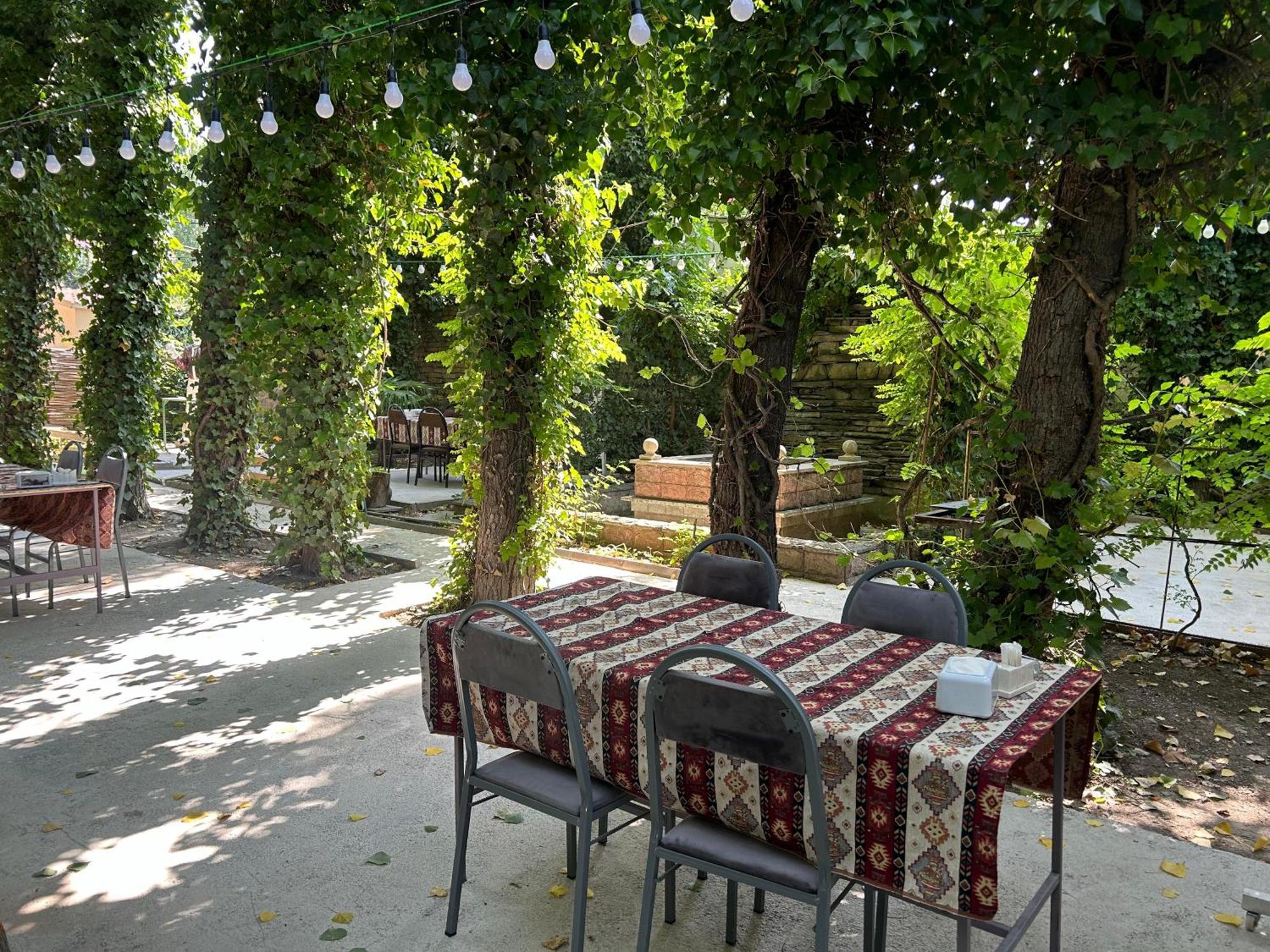 Dost Evi Motel Şǝki Exterior foto